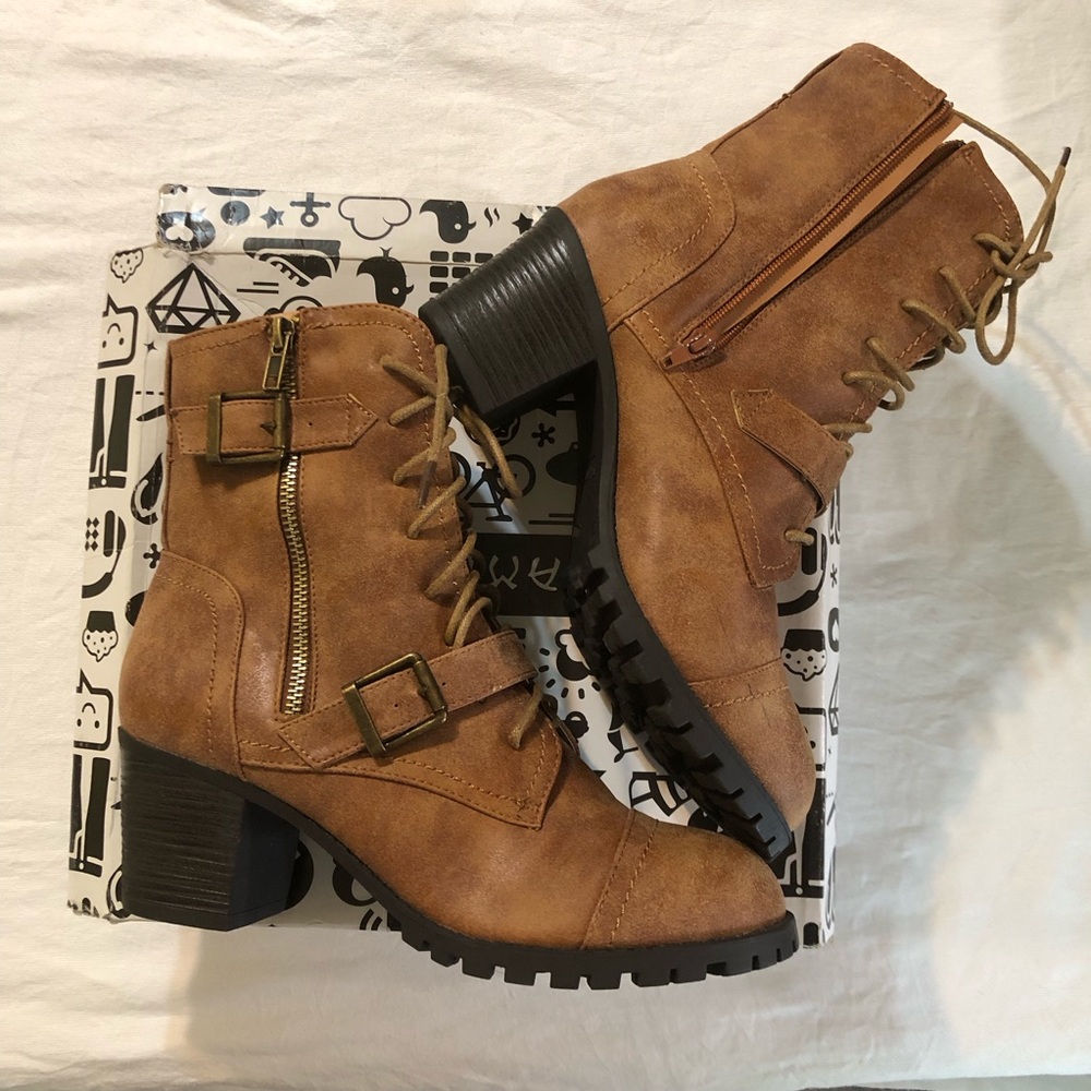 NIB Bamboo Brown Lace Up Boots with Rugged Design